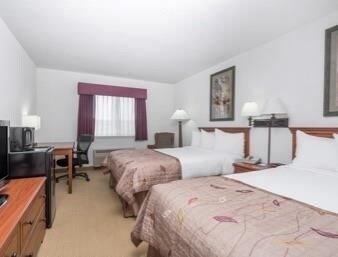 Baymont By Wyndham Marshfield Hotel Ngoại thất bức ảnh
