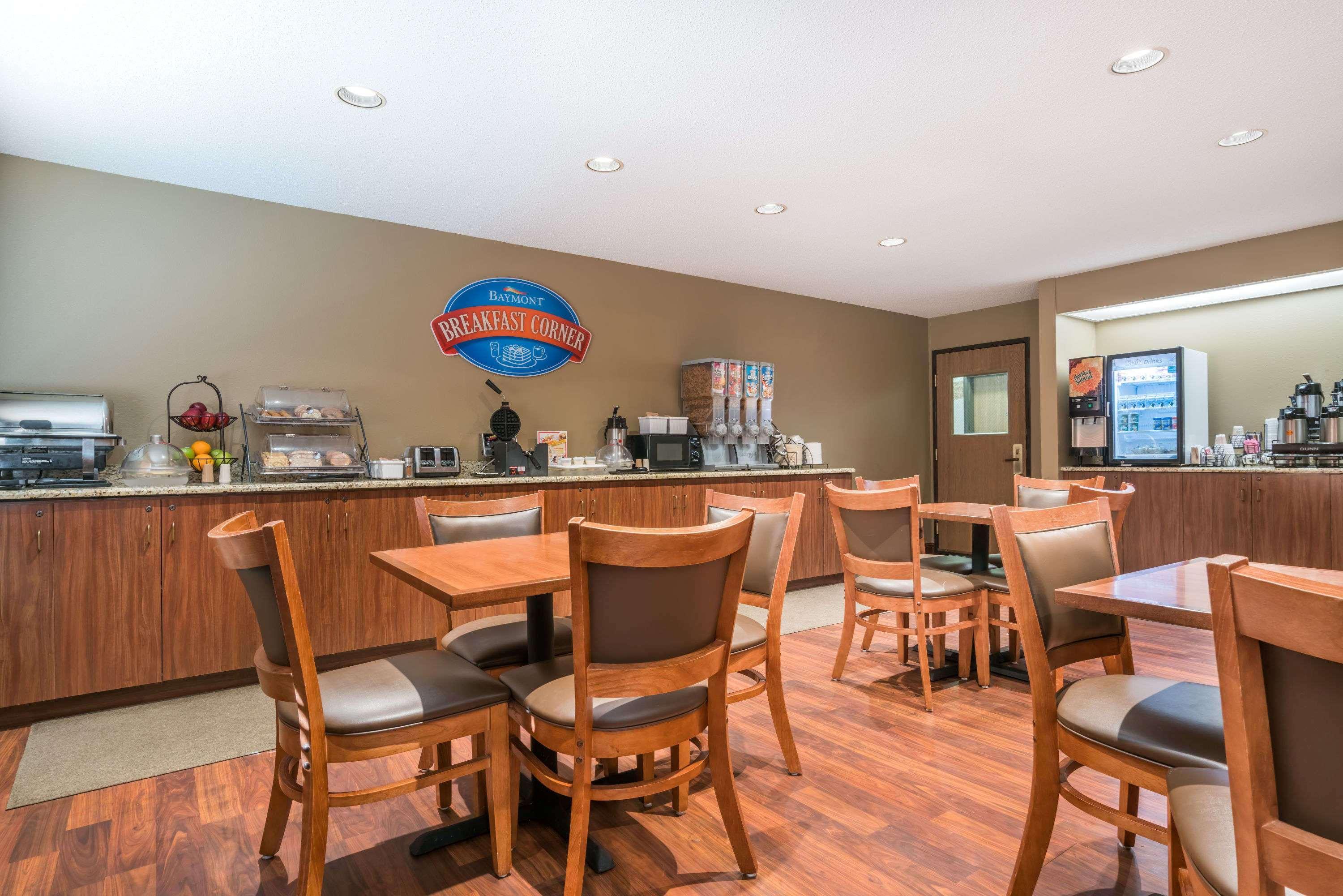 Baymont By Wyndham Marshfield Hotel Ngoại thất bức ảnh